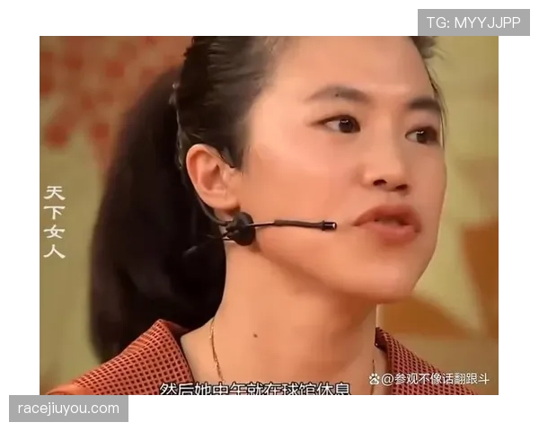 王楠家的厨房比我家客厅还大,她切个水果都像在拍综艺